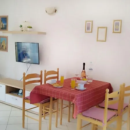 דירה Cozy Seafront Flat On The Island Of Rab ראב