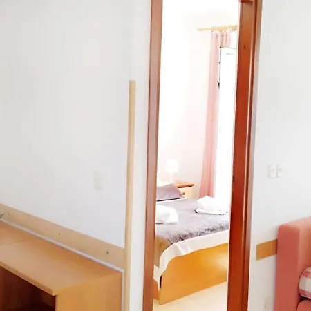 Cozy Seafront Flat On The Island Of Rab דירה