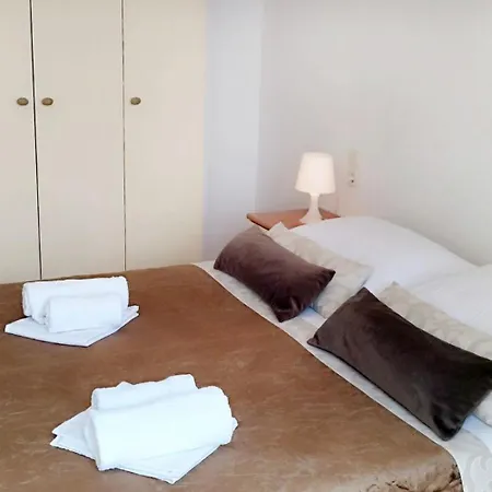 Cozy Seafront Flat On The Island Of Rab דירה