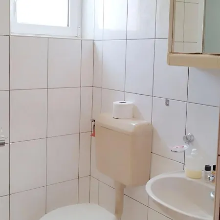Cozy Seafront Flat On The Island Of Rab דירה ראב