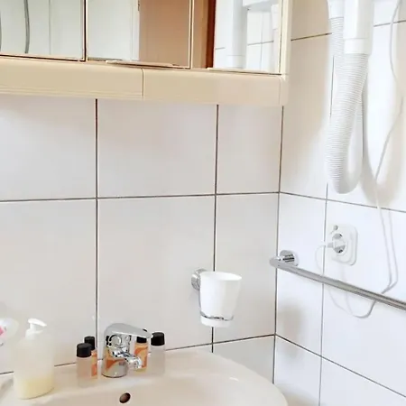 Cozy Seafront Flat On The Island Of Rab דירה