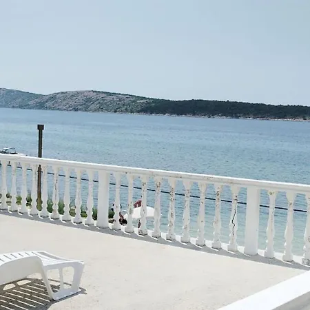 דירה Cozy Seafront Flat On The Island Of Rab *
