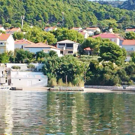 Cozy Seafront Flat On The Island Of Rab
