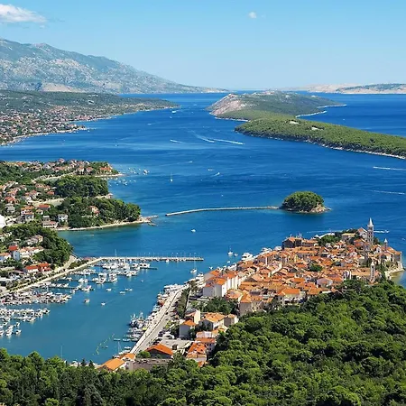 Cozy Seafront Flat On The Island Of Rab